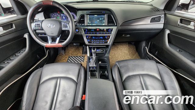 Hyundai Sonata — interior