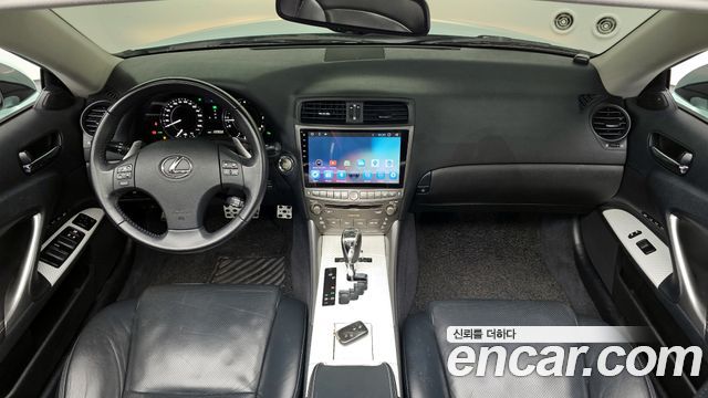 Lexus IS — interior