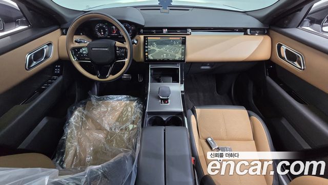 Land Rover Range Rover Velar — interior