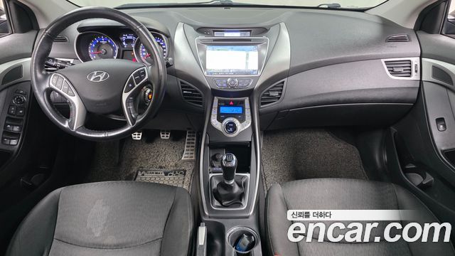 Hyundai Avante — interior