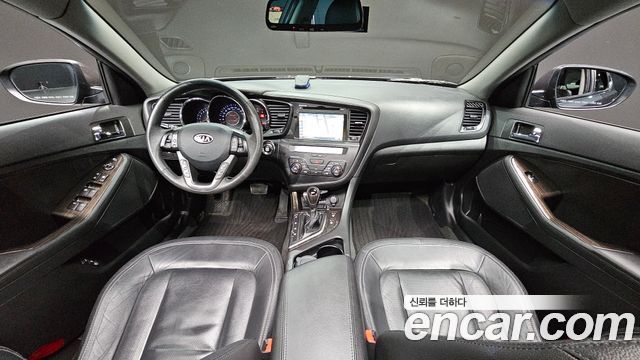Kia K5 — interior