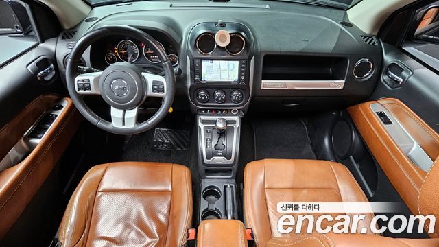 Jeep Compass — interior