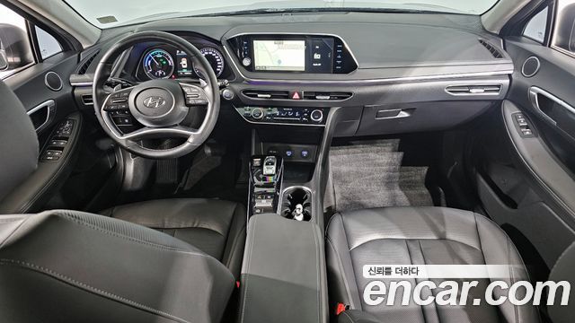 Hyundai Sonata — interior