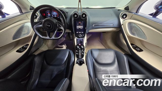 McLaren GT — interior