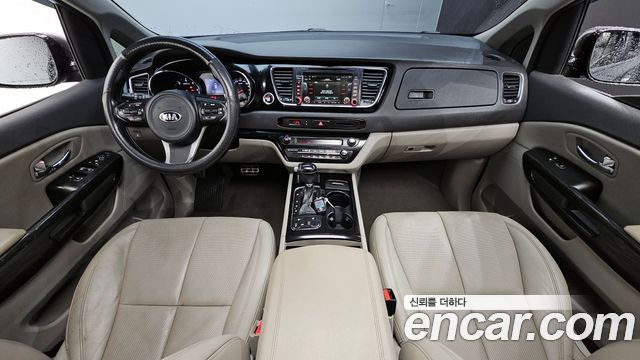 Kia Carnival — interior