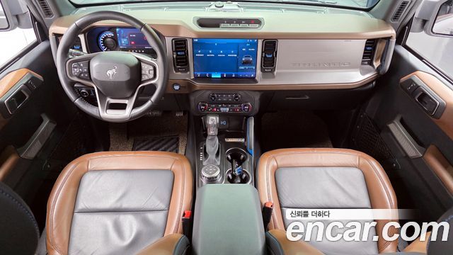 Ford Bronco — interior