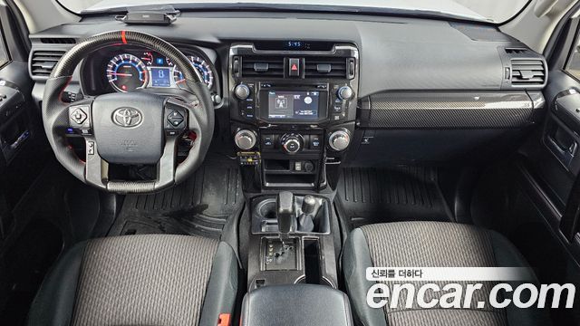 Toyota 4Runner — interior