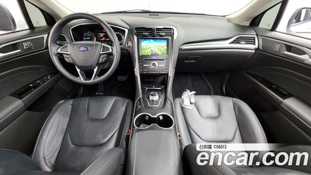 Ford Mondeo — interior