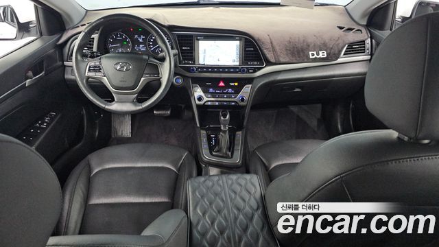 Hyundai Avante — interior