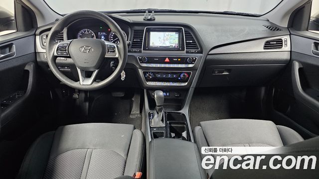 Hyundai Sonata — interior