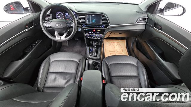 Hyundai Avante — interior