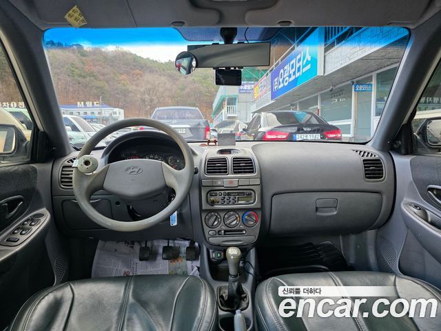 Hyundai Verna — interior