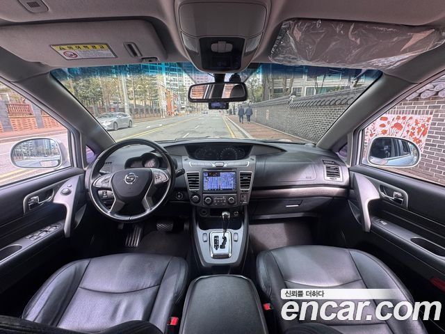 KG Mobility Korando — interior