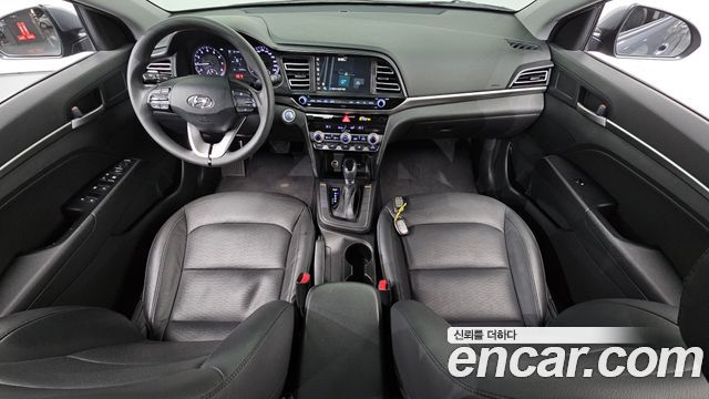 Hyundai Avante — interior