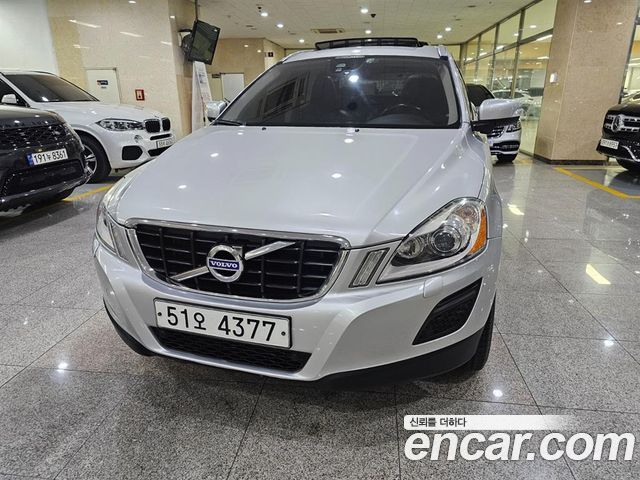 Volvo XC60 — exterior