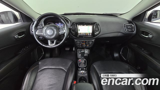Jeep Compass — interior