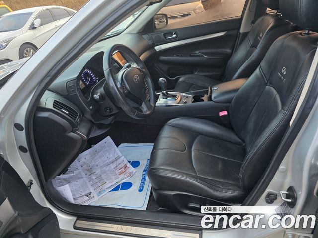 Infiniti G — interior