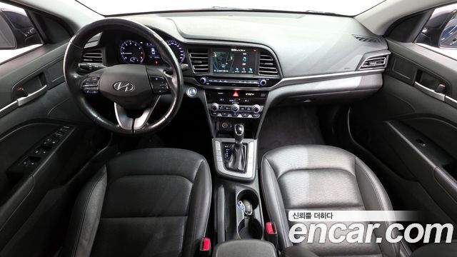 Hyundai Avante — interior