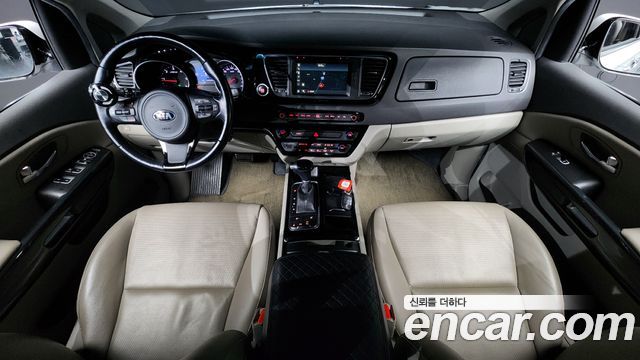 Kia Carnival — interior