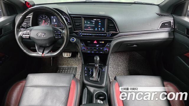 Hyundai Avante — interior