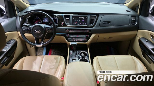 Kia Carnival — interior
