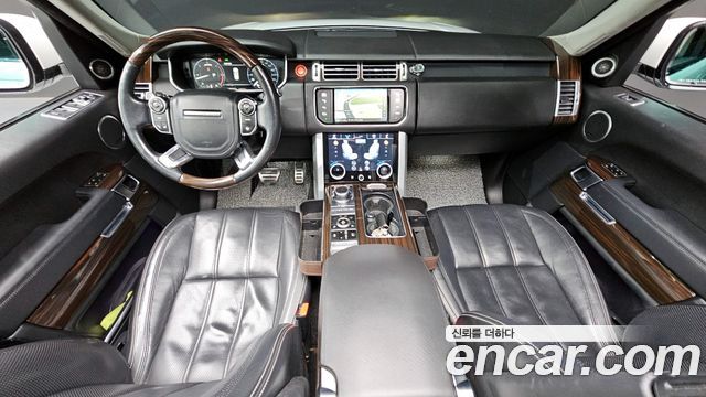 Land Rover Range Rover — interior