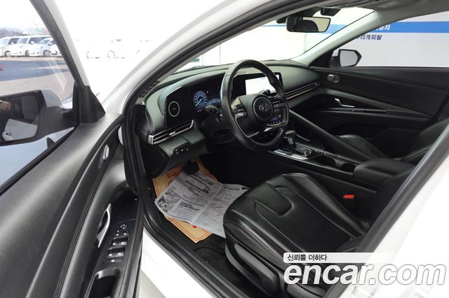 Hyundai Avante — interior