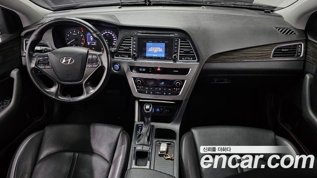 Hyundai Sonata — interior