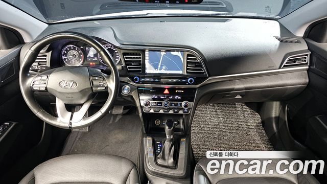 Hyundai Avante — interior