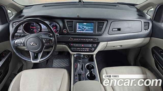 Kia Carnival — interior