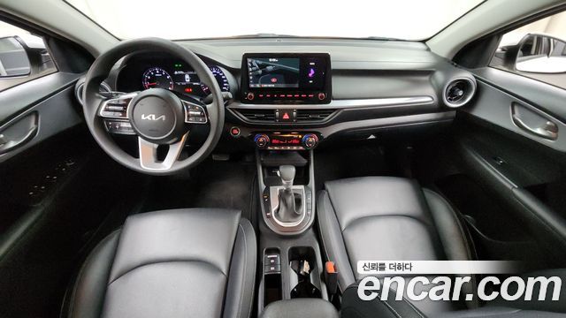 Kia K3 — interior