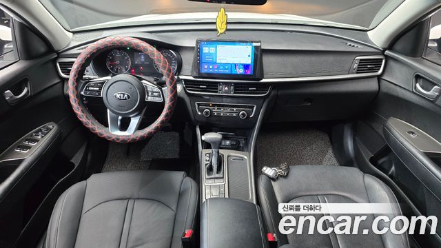 Kia K5 — interior