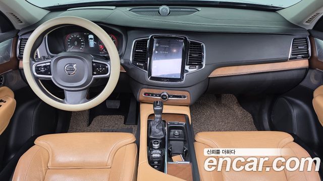Volvo XC90 — interior