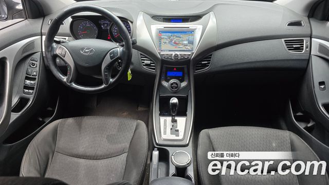 Hyundai Avante — interior