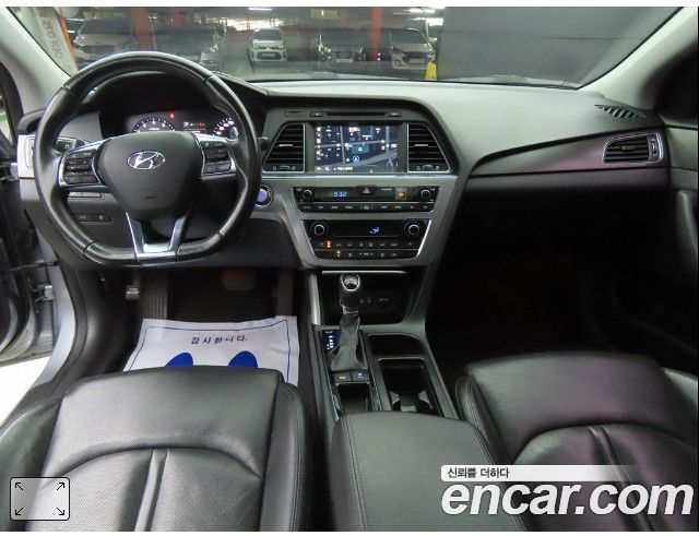 Hyundai Sonata — interior