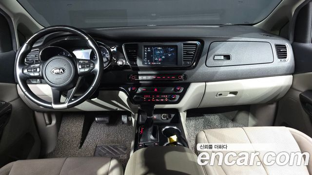 Kia Carnival — interior