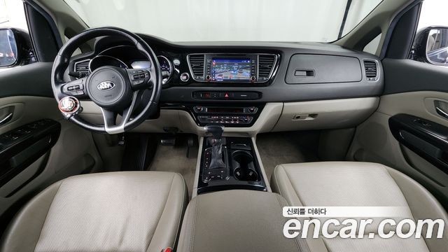 Kia Carnival — interior