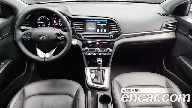 Hyundai Avante — interior