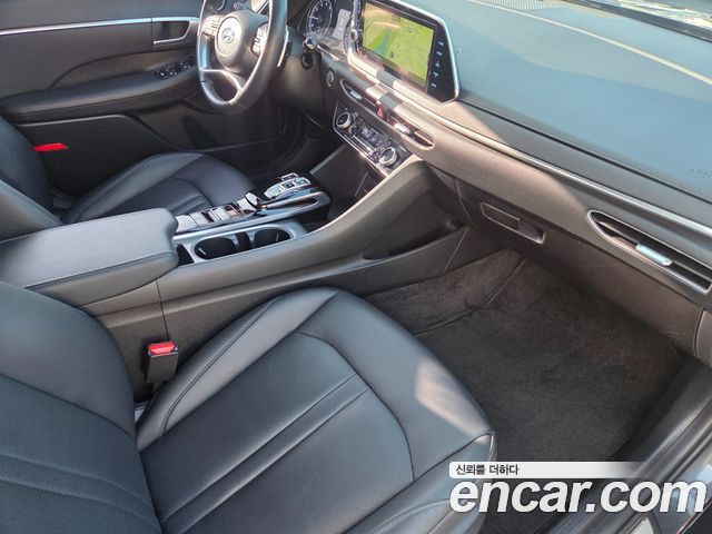 Hyundai Sonata — interior
