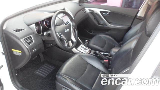 Hyundai Avante — interior