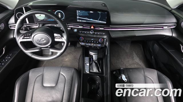 Hyundai Avante — interior