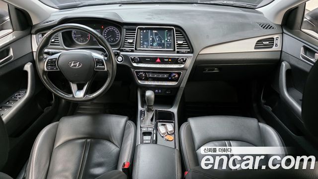 Hyundai Sonata — interior