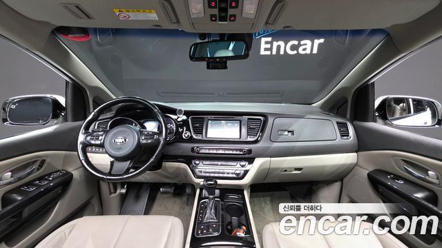 Kia Carnival — interior