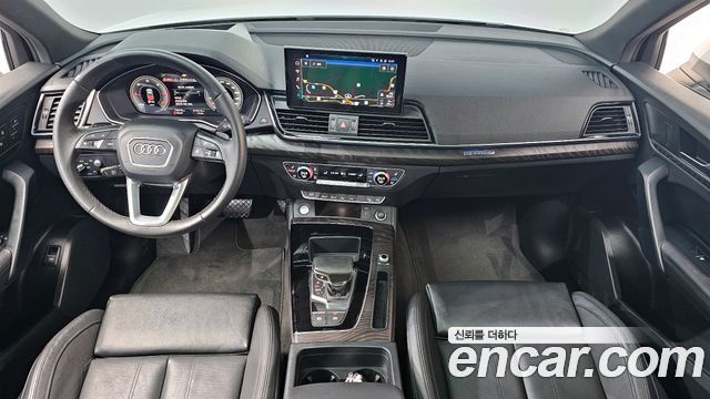 Audi Q5 — interior