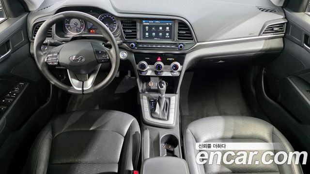 Hyundai Avante — interior