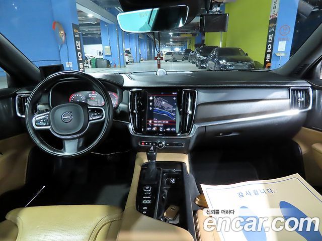 Volvo V90 — interior