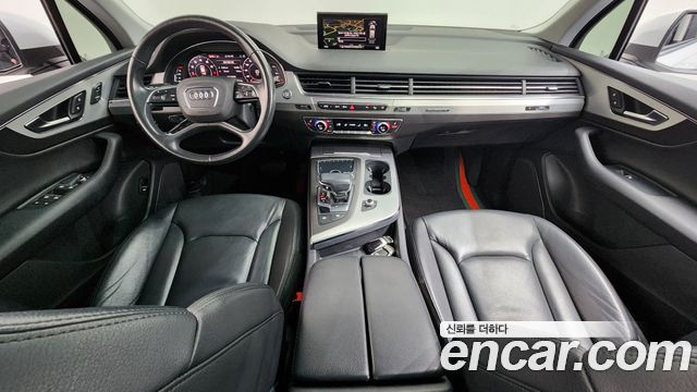 Audi Q7 — interior