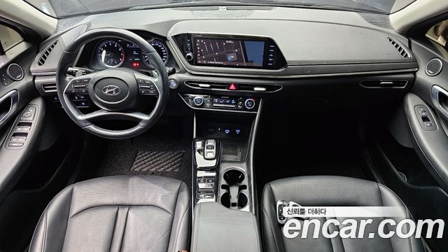 Hyundai Sonata — interior