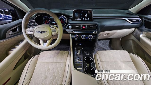 Genesis G70 — interior