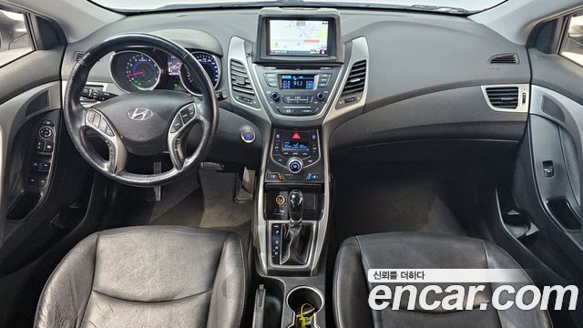 Hyundai Avante — interior